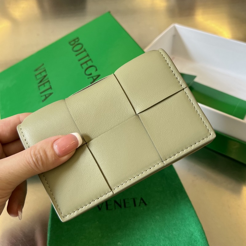 #Bv 新款大格編織名片夾。651396 這款大編織真的好簡(jiǎn)約大氣，采用進(jìn)口小羊