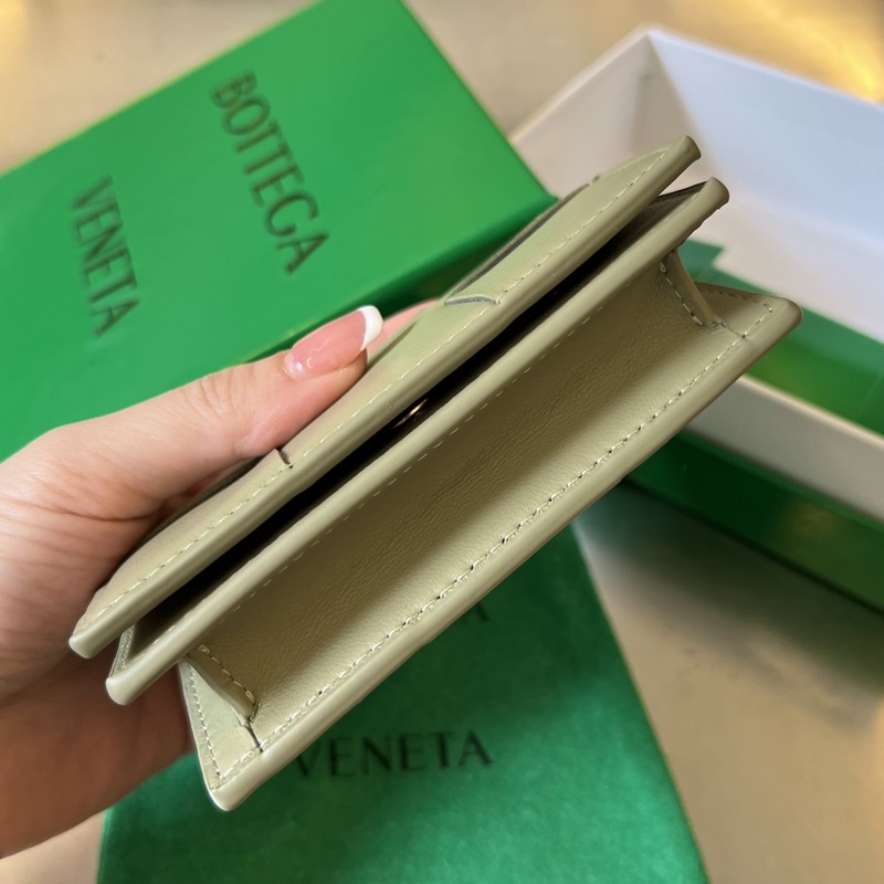 #Bv 新款大格編織名片夾。651396 這款大編織真的好簡(jiǎn)約大氣，采用進(jìn)口小羊