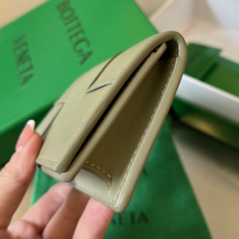 #Bv 新款大格編織名片夾。651396 這款大編織真的好簡(jiǎn)約大氣，采用進(jìn)口小羊