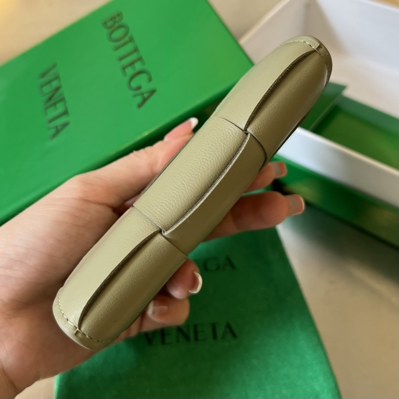 #Bv 新款大格編織名片夾。651396 這款大編織真的好簡(jiǎn)約大氣，采用進(jìn)口小羊