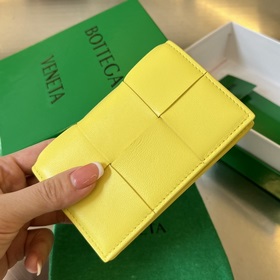 #Bv 新款大格編織名片夾。651396 這款大編織真的好簡約大氣，采用進口小羊
