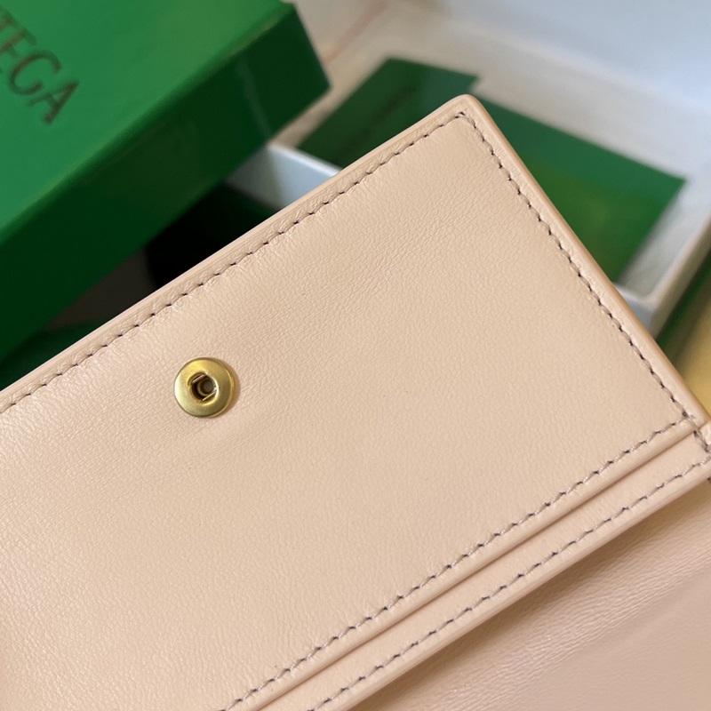 #Bv 新款大格編織名片夾。651396 這款大編織真的好簡約大氣，采用進口小羊