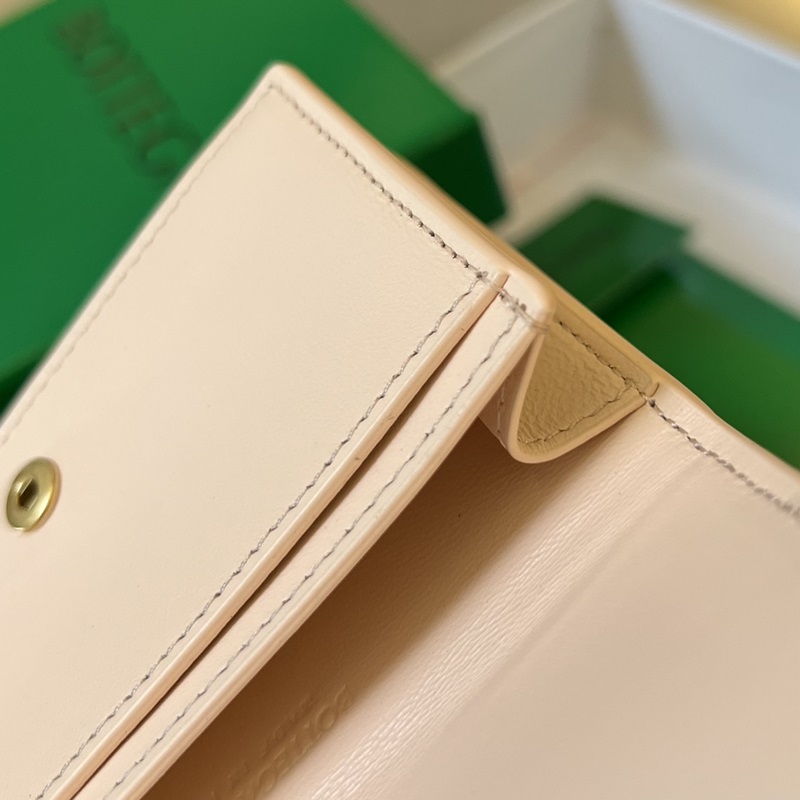 #Bv 新款大格編織名片夾。651396 這款大編織真的好簡約大氣，采用進口小羊