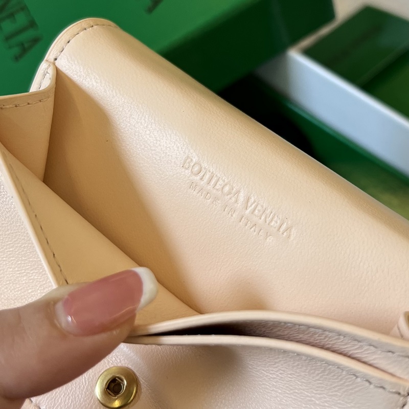 #Bv 新款大格編織名片夾。651396 這款大編織真的好簡約大氣，采用進口小羊