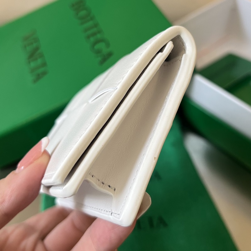 #Bv 新款大格編織名片夾。651396 這款大編織真的好簡約大氣，采用進口小羊