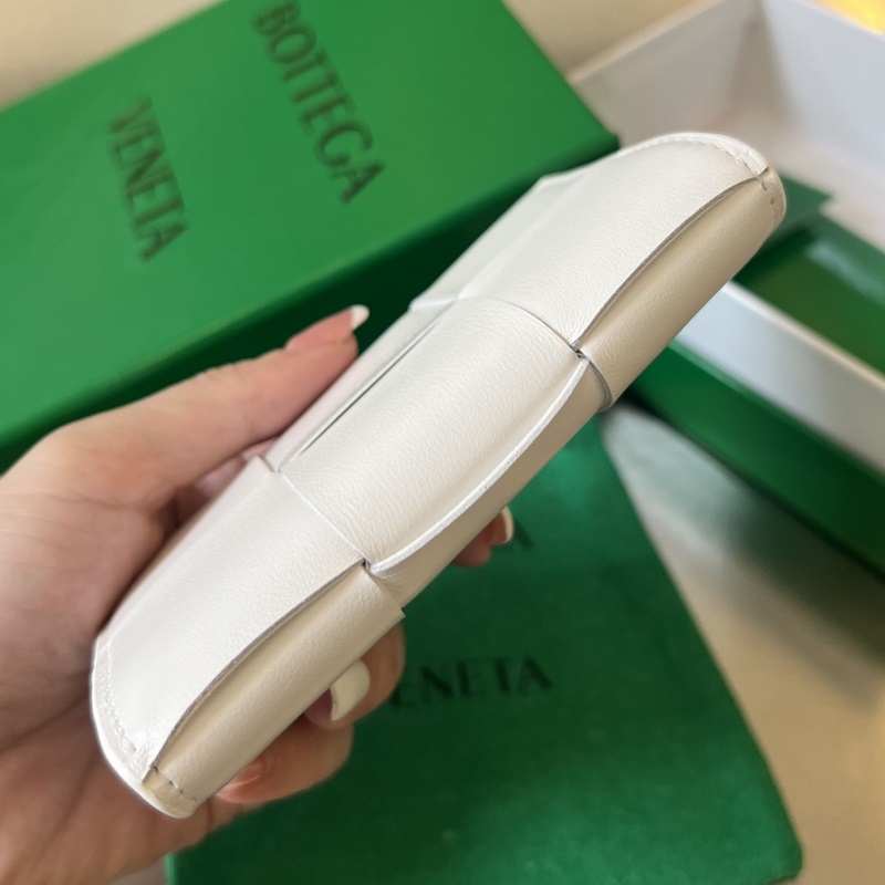 #Bv 新款大格編織名片夾。651396 這款大編織真的好簡約大氣，采用進口小羊