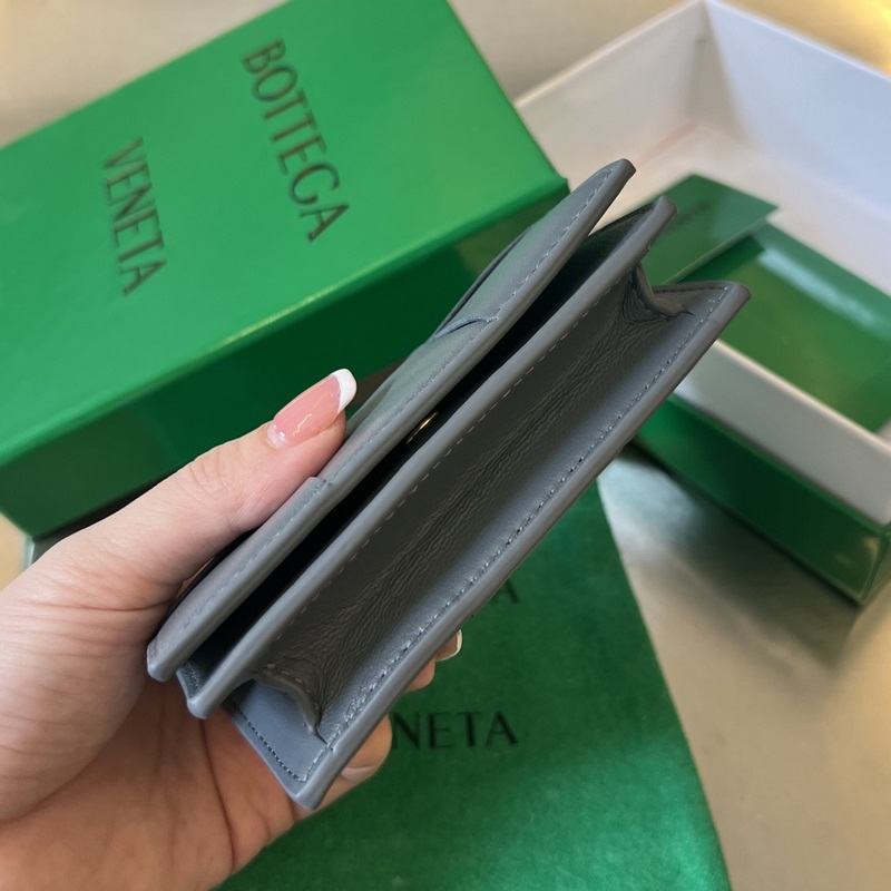 #Bv 新款大格編織名片夾。651396 這款大編織真的好簡約大氣，采用進口小羊