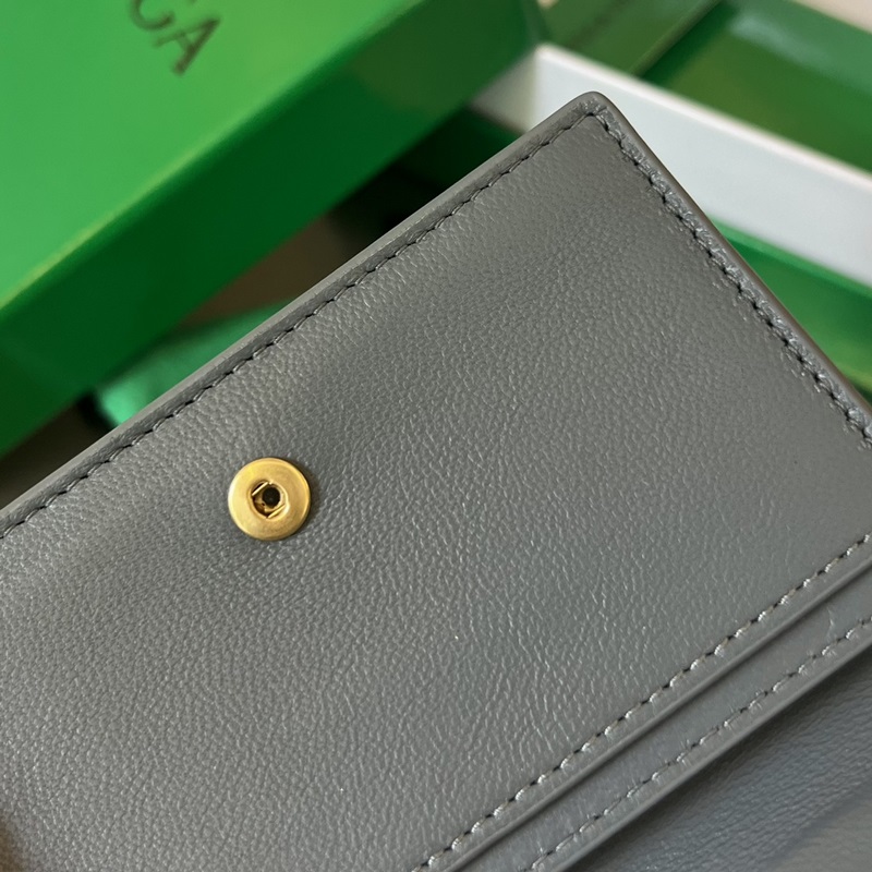 #Bv 新款大格編織名片夾。651396 這款大編織真的好簡約大氣，采用進口小羊