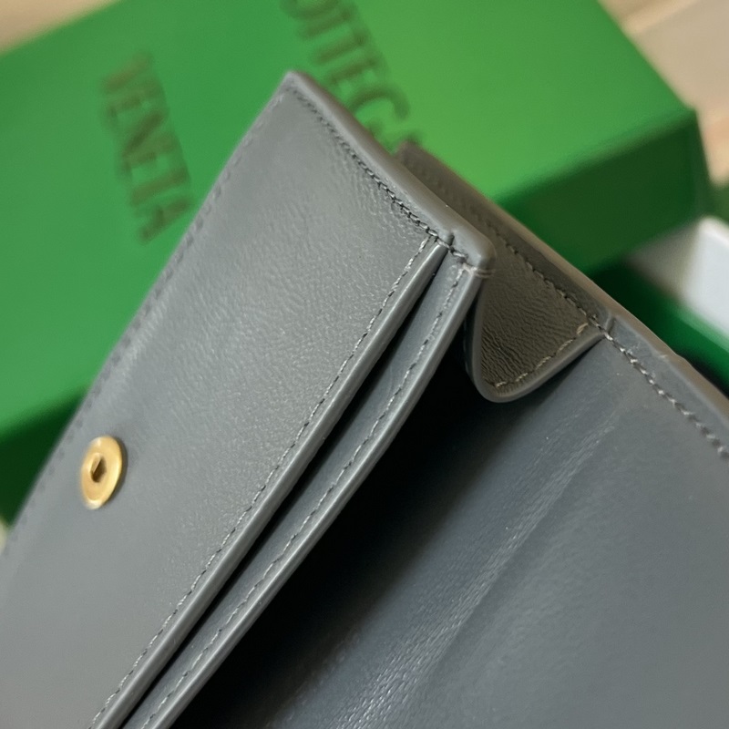 #Bv 新款大格編織名片夾。651396 這款大編織真的好簡約大氣，采用進口小羊