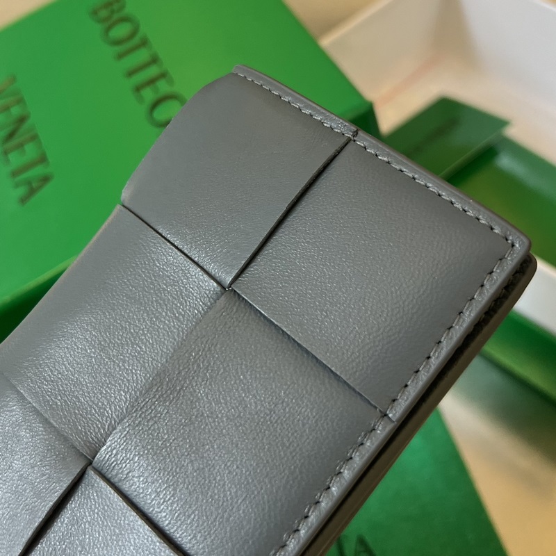 #Bv 新款大格編織名片夾。651396 這款大編織真的好簡約大氣，采用進口小羊