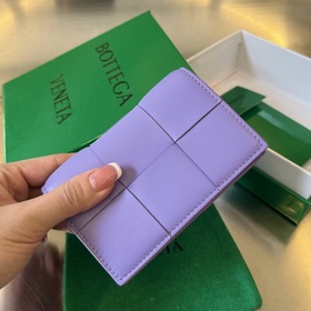 #Bv 新款大格編織名片夾。651396 這款大編織真的好簡約大氣，采用進口小羊