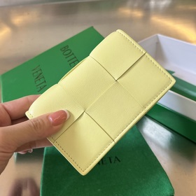 #Bv 新款大格編織名片夾。651396 這款大編織真的好簡約大氣，采用進口小羊