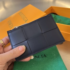 #BV 新款大編格卡包679843 簡簡單單精緻卡包 拉鍊設計可放零錢或者硬幣