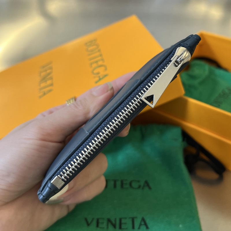 #BV 新款大編格卡包679843 簡簡單單精緻卡包 拉鍊設計可放零錢或者硬幣