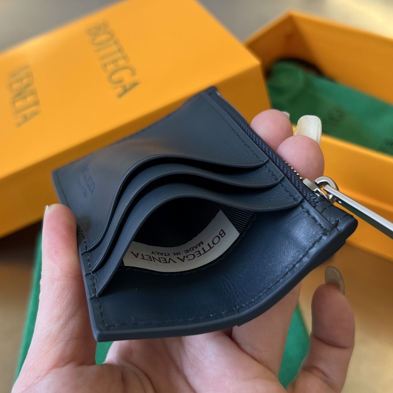 #BV 新款大編格卡包679843 簡簡單單精緻卡包 拉鍊設計可放零錢或者硬幣