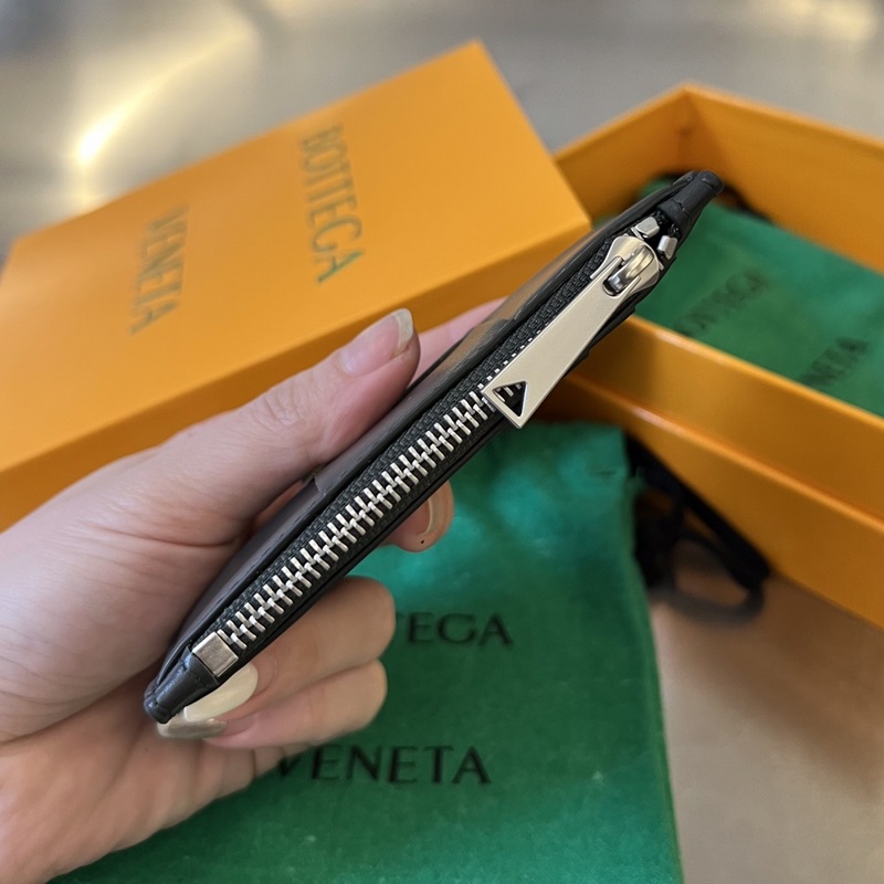 #BV 新款大編格卡包679843 簡簡單單精緻卡包 拉鍊設計可放零錢或者硬幣