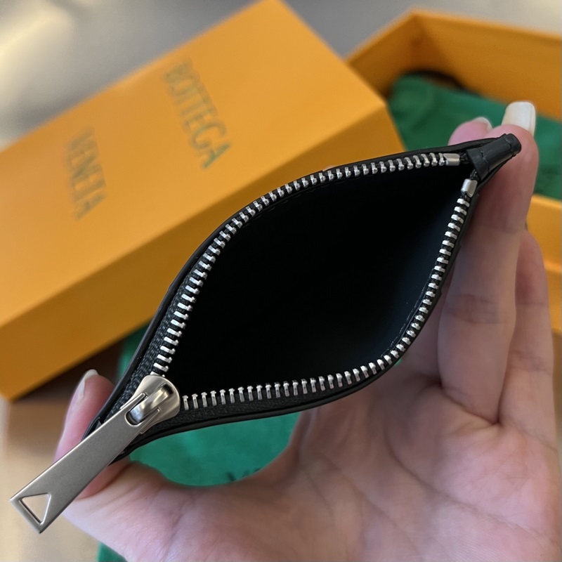 #BV 新款大編格卡包679843 簡簡單單精緻卡包 拉鍊設計可放零錢或者硬幣