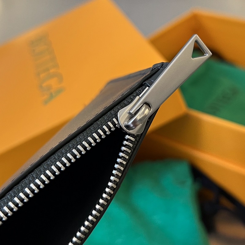 #BV 新款大編格卡包679843 簡簡單單精緻卡包 拉鍊設計可放零錢或者硬幣