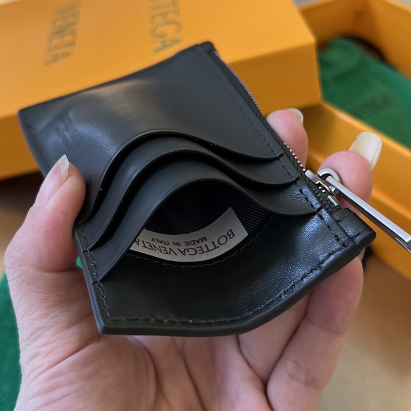 #BV 新款大編格卡包679843 簡簡單單精緻卡包 拉鍊設計可放零錢或者硬幣