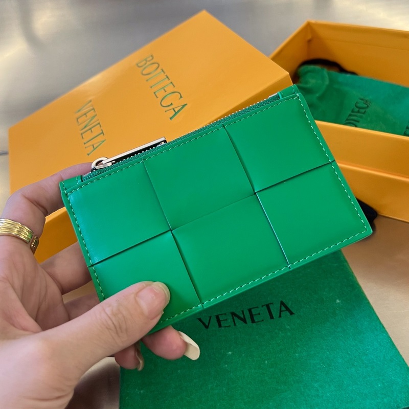 #BV 新款大編格卡包679843 簡簡單單精緻卡包 拉鍊設計可放零錢或者硬幣