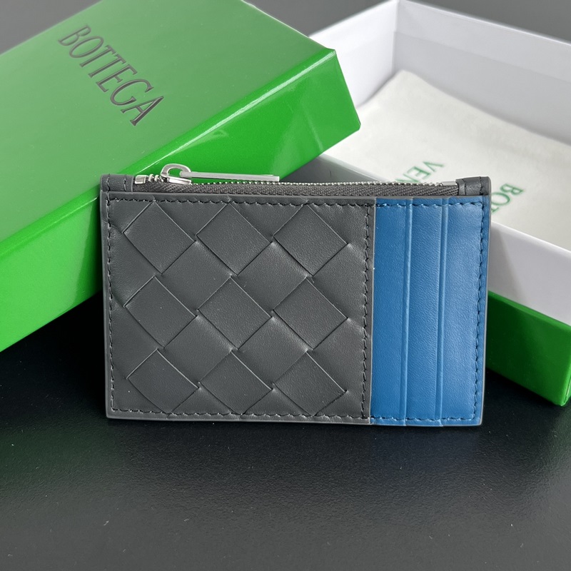 #BV 編織縫線拉鍊卡包 755985 牛皮編織與白色縫線結合，活潑不沉悶，經典