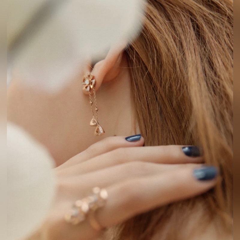 Bvlgari寶格麗 FIOREVER詠綻系列 高端定制火爆專櫃光面小花耳釘 一