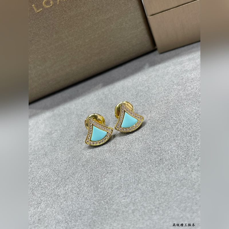 V金材質(zhì)  寶格麗七夕綠松石裙子耳釘，十足的女性魅力 禮贊意大利式的極緻優(yōu)雅 高