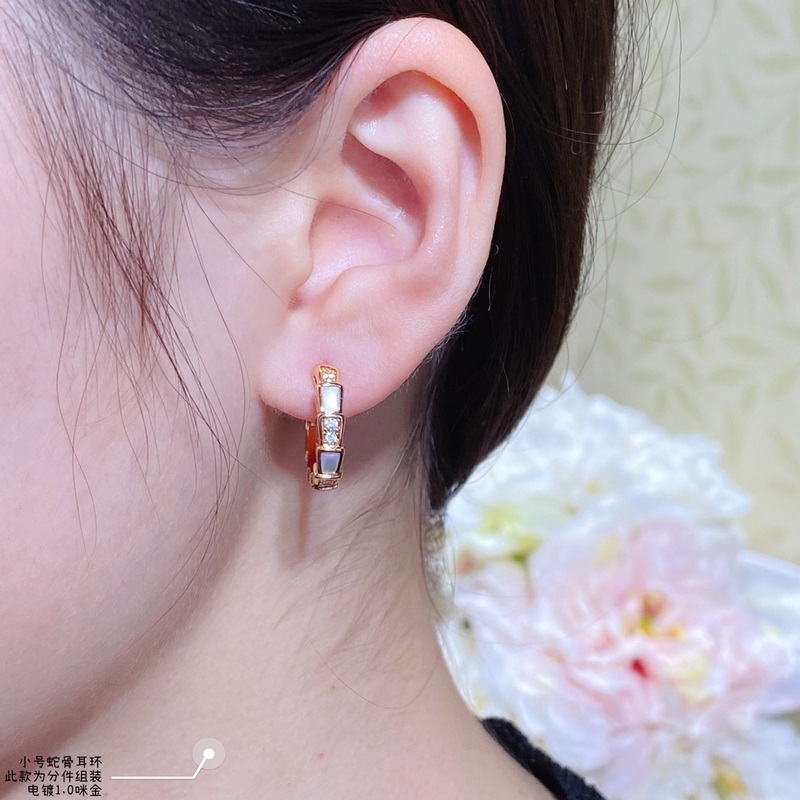 （分件組裝）V金材質(zhì)。天然白貝母  天然孔雀綠5140290。寶格麗精工小號 貝