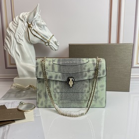 Bvlgari 2019年最新限量款-水蛇皮蛇頭包包首發(fā)上市 這款皮的質(zhì)感非常的