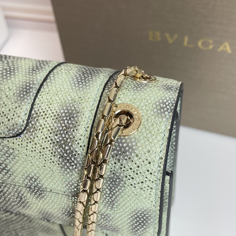 Bvlgari 2019年最新限量款-水蛇皮蛇頭包包首發上市 這款皮的質感非常的