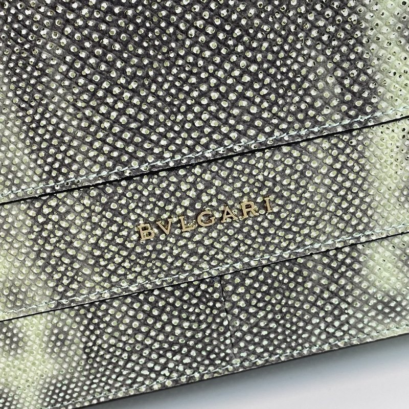 Bvlgari 2019年最新限量款-水蛇皮蛇頭包包首發上市 這款皮的質感非常的