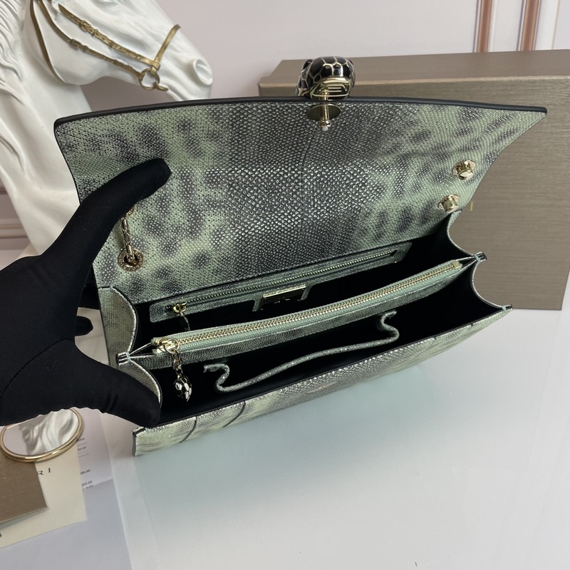 Bvlgari 2019年最新限量款-水蛇皮蛇頭包包首發上市 這款皮的質感非常的