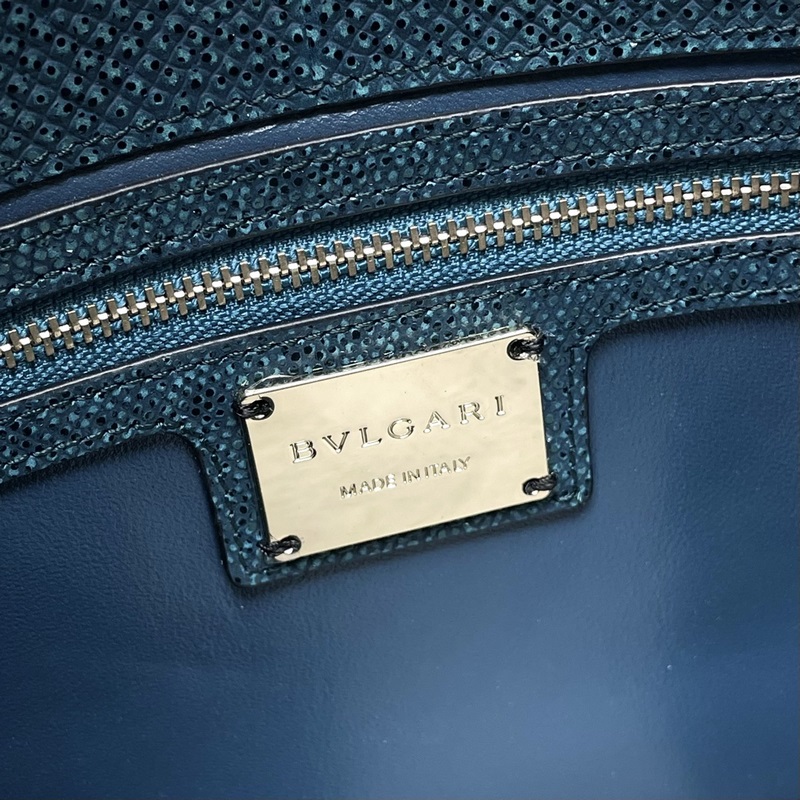 Bvlgari 2019年最新限量款-水蛇皮蛇頭包包首發上市 這款皮的質感非常的