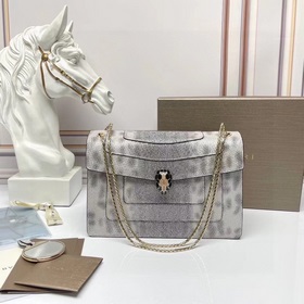 Bvlgari 2019年最新限量款-水蛇皮蛇頭包包首發(fā)上市 這款皮的質(zhì)感非常的