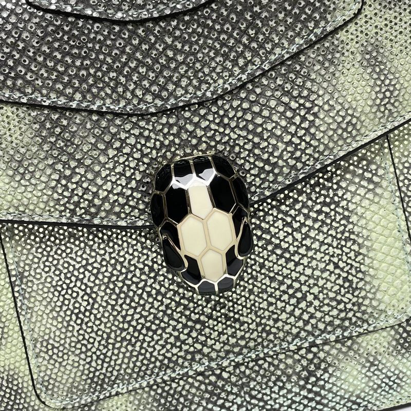 Bvlgari 2019年最新限量款-水蛇皮蛇頭包包首發上市 這款皮的質感非常的