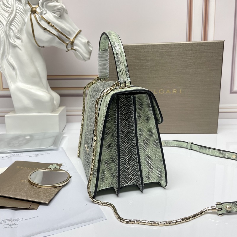 Bvlgari 2019年最新限量款-水蛇皮蛇頭包包首發上市 這款皮的質感非常的