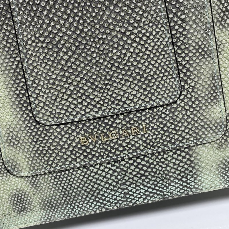 Bvlgari 2019年最新限量款-水蛇皮蛇頭包包首發上市 這款皮的質感非常的