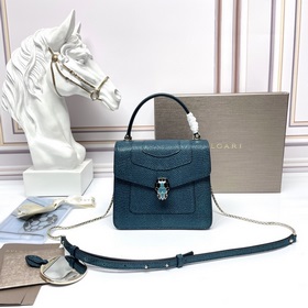 Bvlgari 2019年最新限量款-水蛇皮蛇頭包包首發(fā)上市 這款皮的質(zhì)感非常的