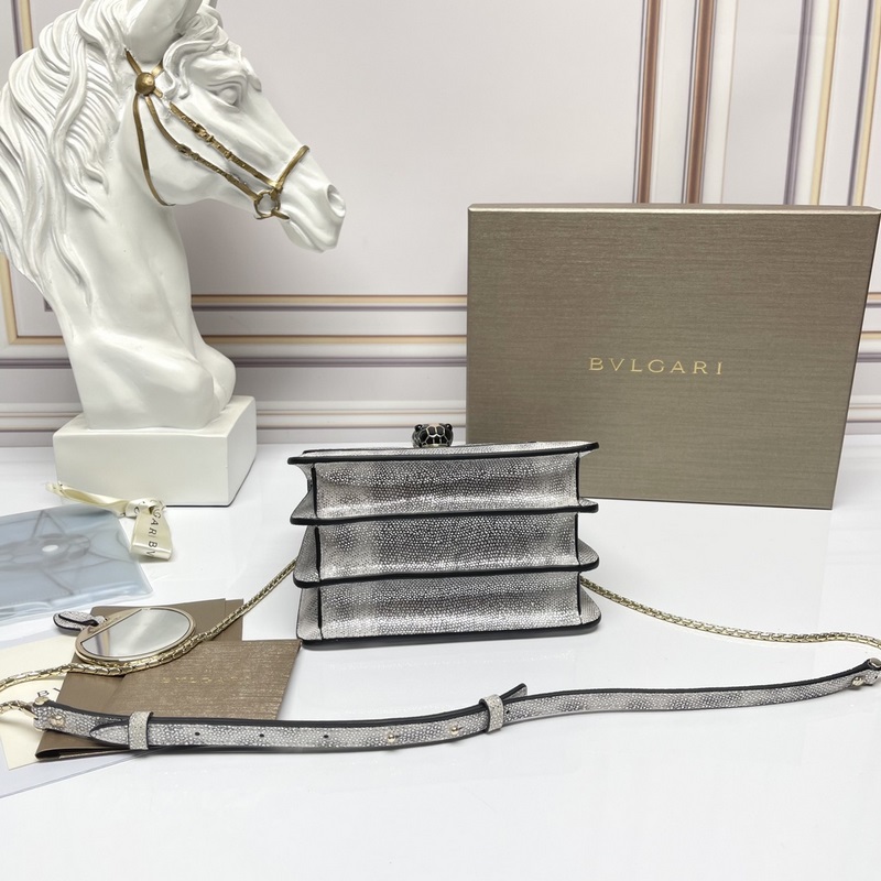 Bvlgari 2019年最新限量款-水蛇皮蛇頭包包首發上市 這款皮的質感非常的