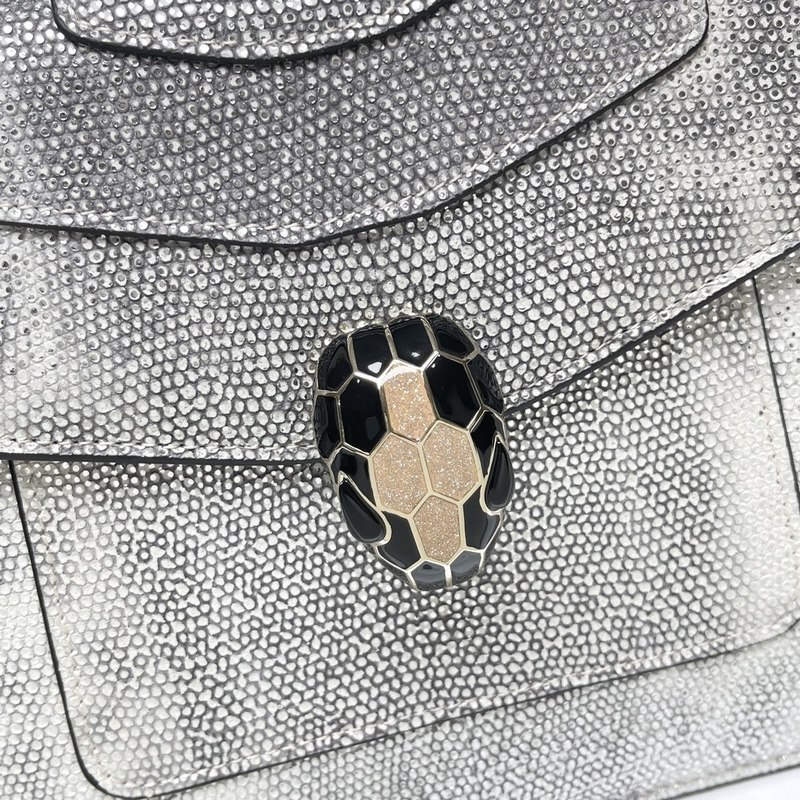 Bvlgari 2019年最新限量款-水蛇皮蛇頭包包首發上市 這款皮的質感非常的