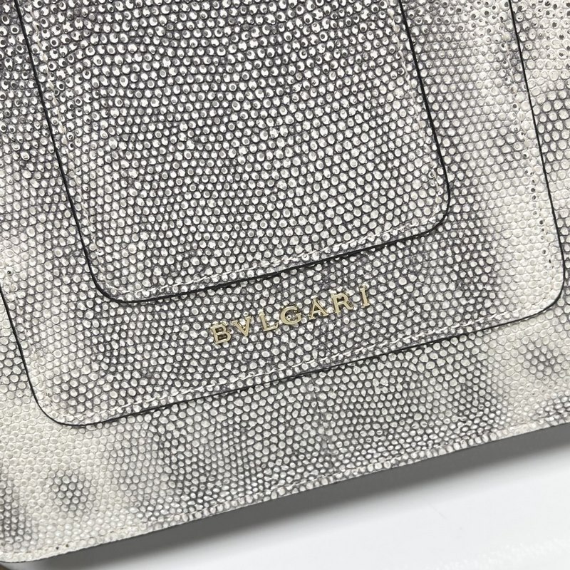 Bvlgari 2019年最新限量款-水蛇皮蛇頭包包首發上市 這款皮的質感非常的