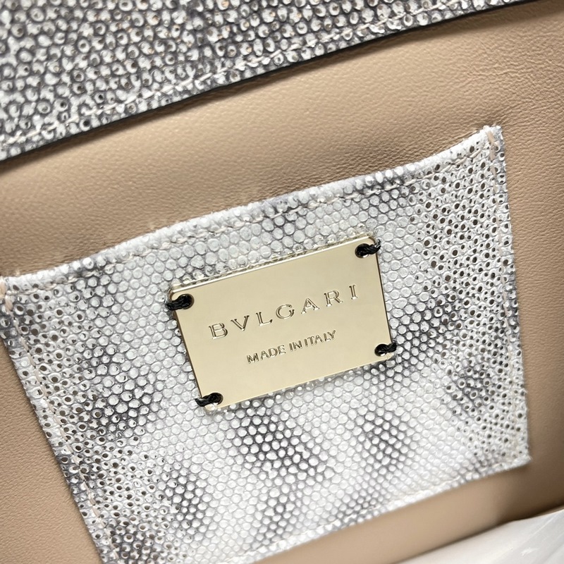 Bvlgari 2019年最新限量款-水蛇皮蛇頭包包首發上市 這款皮的質感非常的