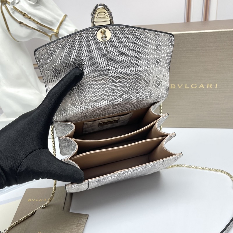 Bvlgari 2019年最新限量款-水蛇皮蛇頭包包首發上市 這款皮的質感非常的