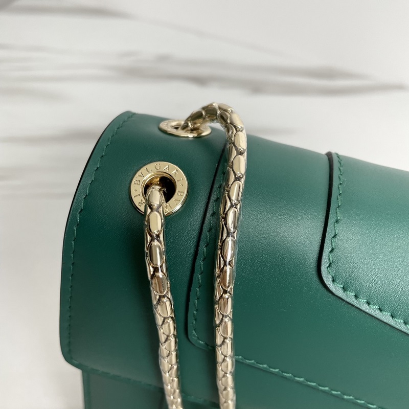 Bvlgar， 升級版牛皮 皮質柔軟細膩 靈感源于自然 賦予都是女性撫媚和時尚之