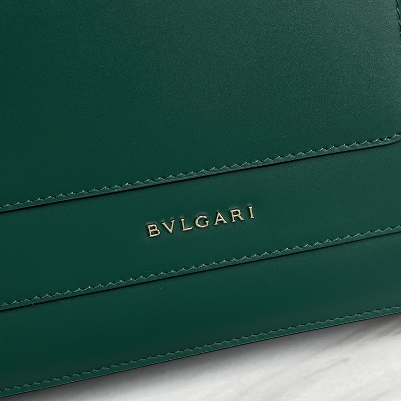 Bvlgar， 升級版牛皮 皮質柔軟細膩 靈感源于自然 賦予都是女性撫媚和時尚之