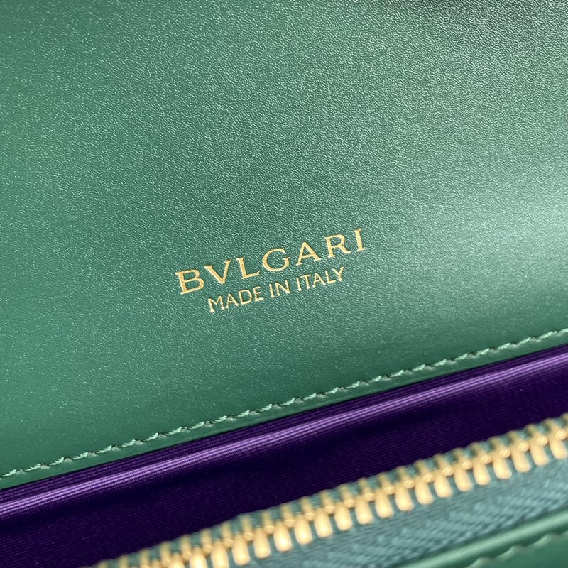 Bvlgar， 升級版牛皮 皮質柔軟細膩 靈感源于自然 賦予都是女性撫媚和時尚之