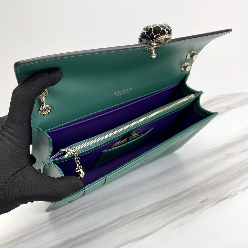 Bvlgar， 升級版牛皮 皮質柔軟細膩 靈感源于自然 賦予都是女性撫媚和時尚之