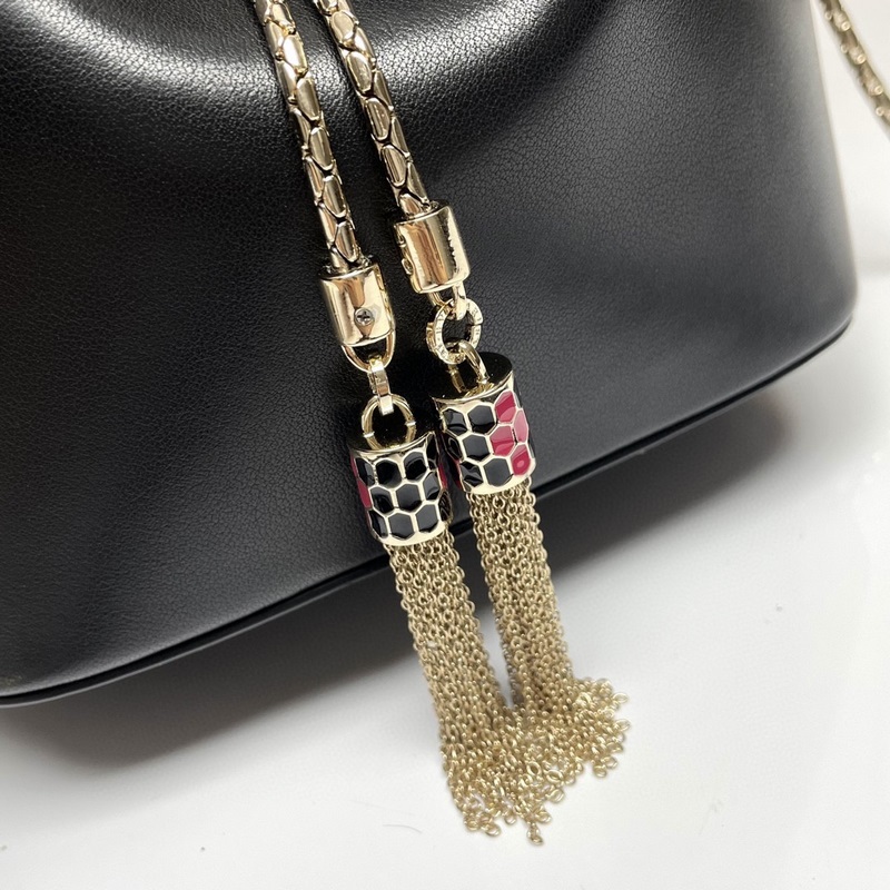 【Bvlgari】寶格麗專櫃新款限量水桶包 牛皮款，B287614，采用進口蛇皮