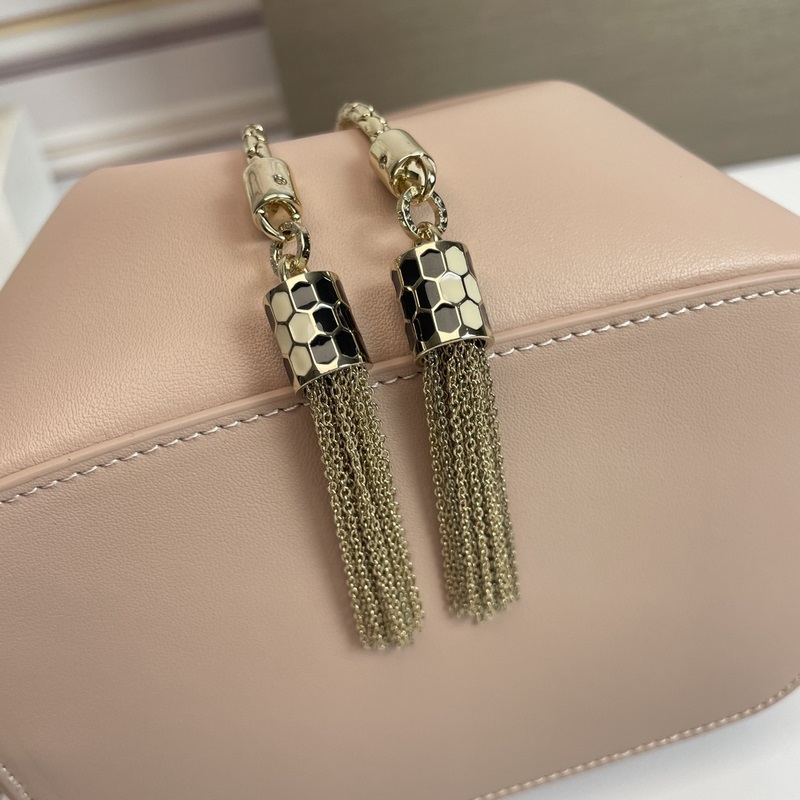 【Bvlgari】寶格麗專櫃新款限量水桶包 牛皮款，B287614，采用進口蛇皮