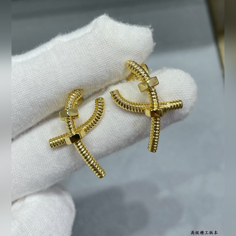 V金鍍咪金 9670210 卡地亞交叉螺絲耳釘，Cartier 經典螺絲設計JU